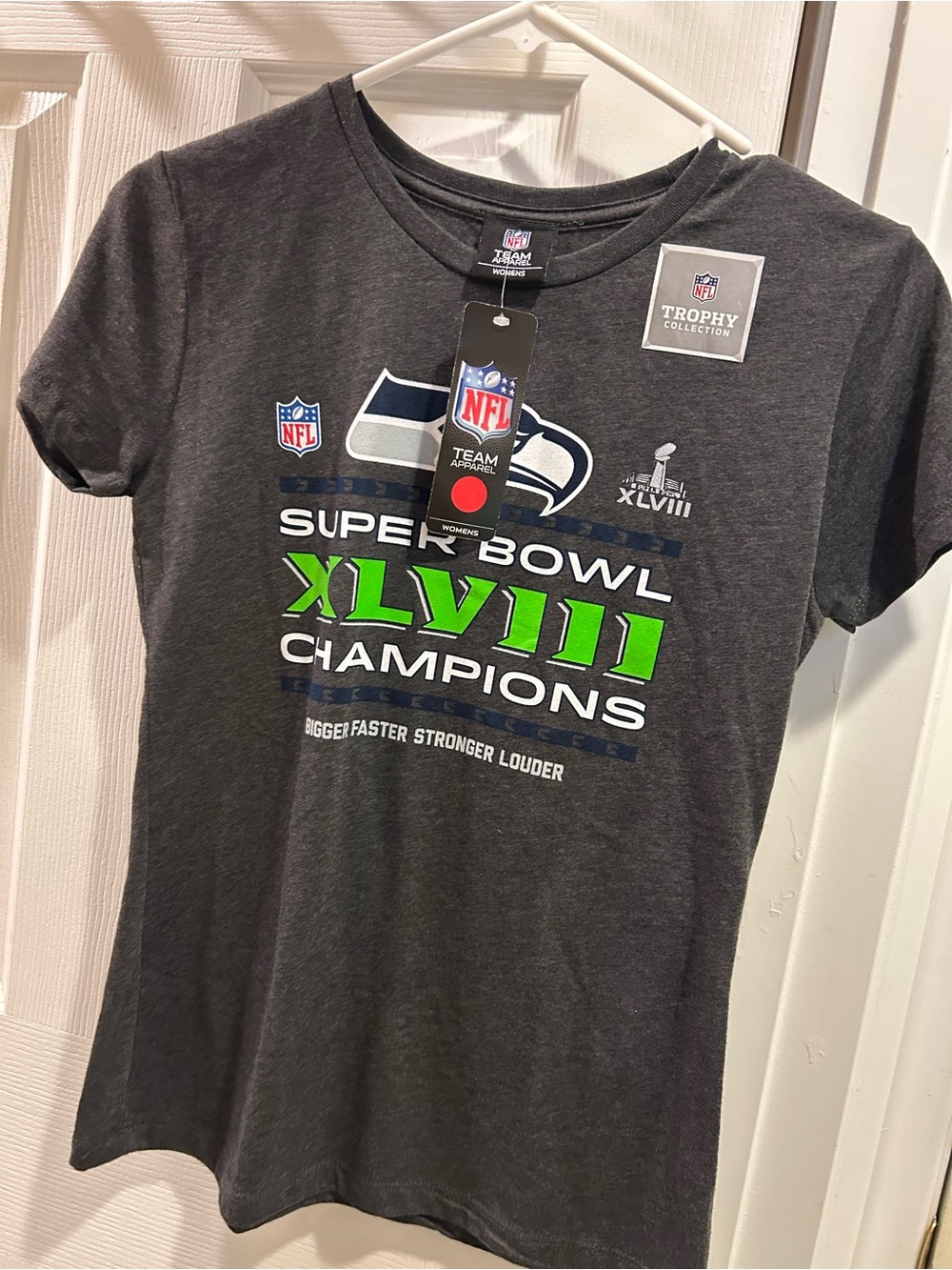 NFL Team Apparel Seattle Seahawks Super Bowl XLVIII Champions Shirt Womens NWT
